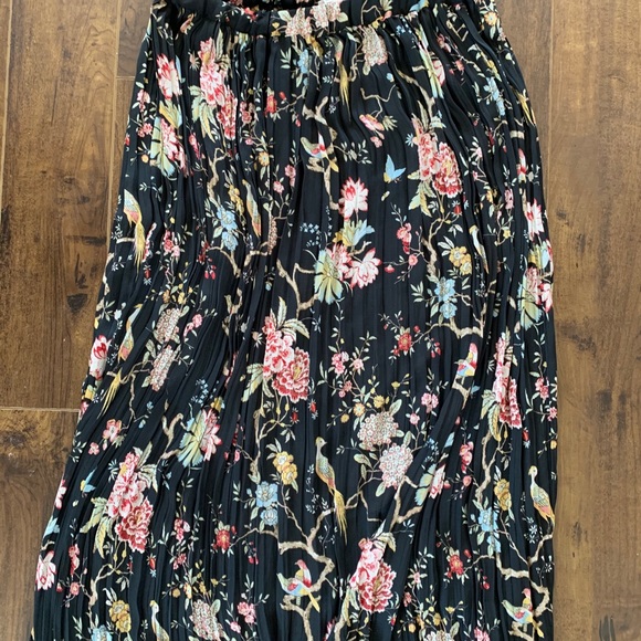 Pleated floral midi skirt